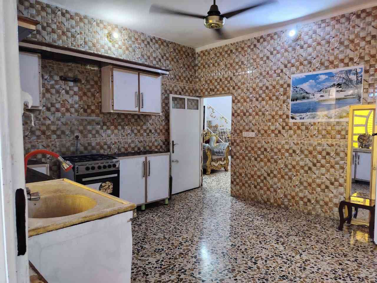 السلام عليكم بيت مساحة 200 متر 10 في 20 طابق واحد منطقة بوب الشام جنس الأرض طابو زراعي 25  للبيع خدمات كاملة للتواصل ***********
