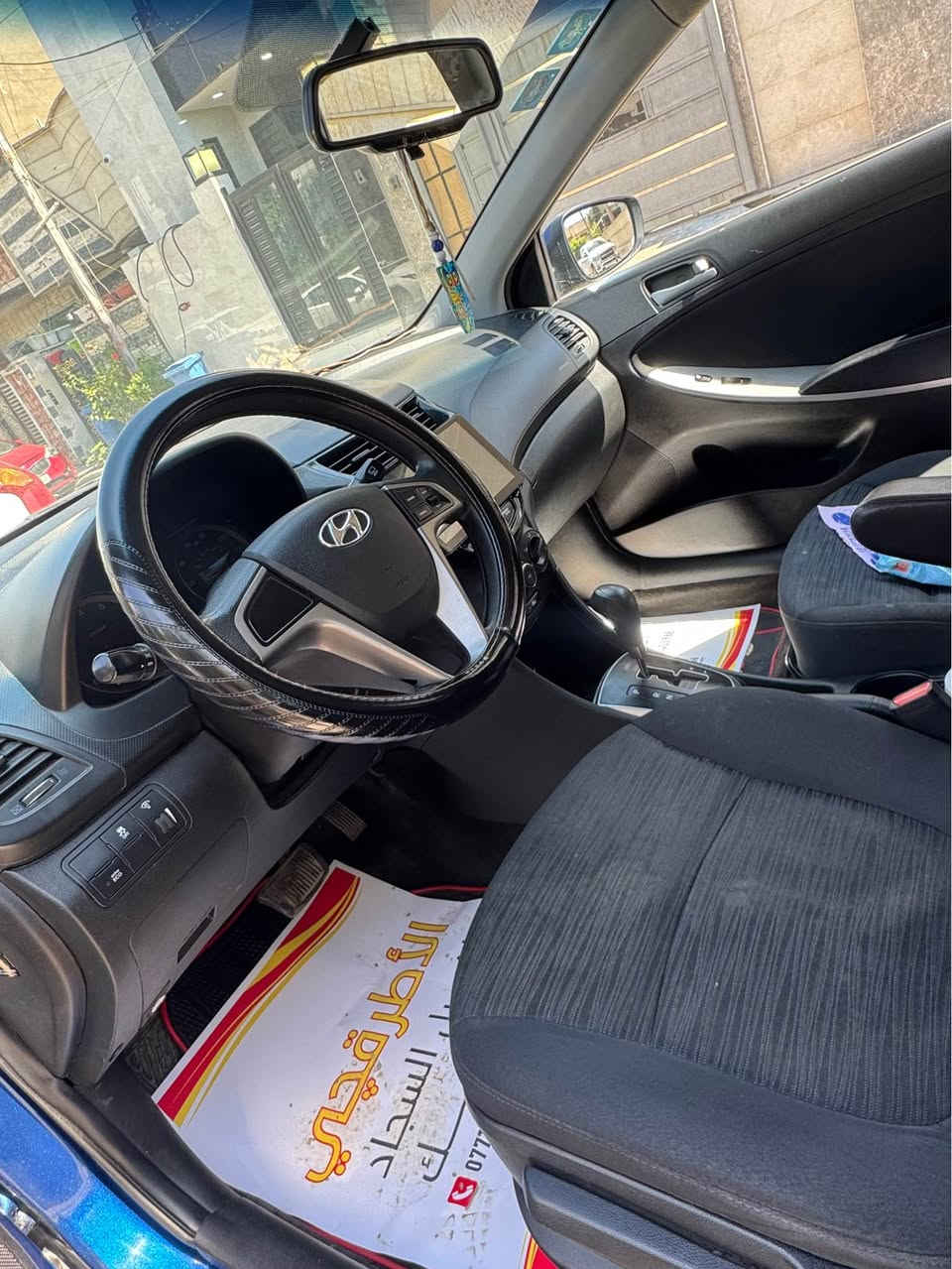 السلام عليكم 
للبيع اكسنت هاتش باك موديل 2016 وارد امريكي ضررها موضح بالصور ضررها بسيط صبغ جاملغ وبنيد  السياره بيه طخطات بالكشر ماشيه 46 الف مكان السياره المنصور 
سعرها ب90 ورقه
*********** بغداد, العراق
