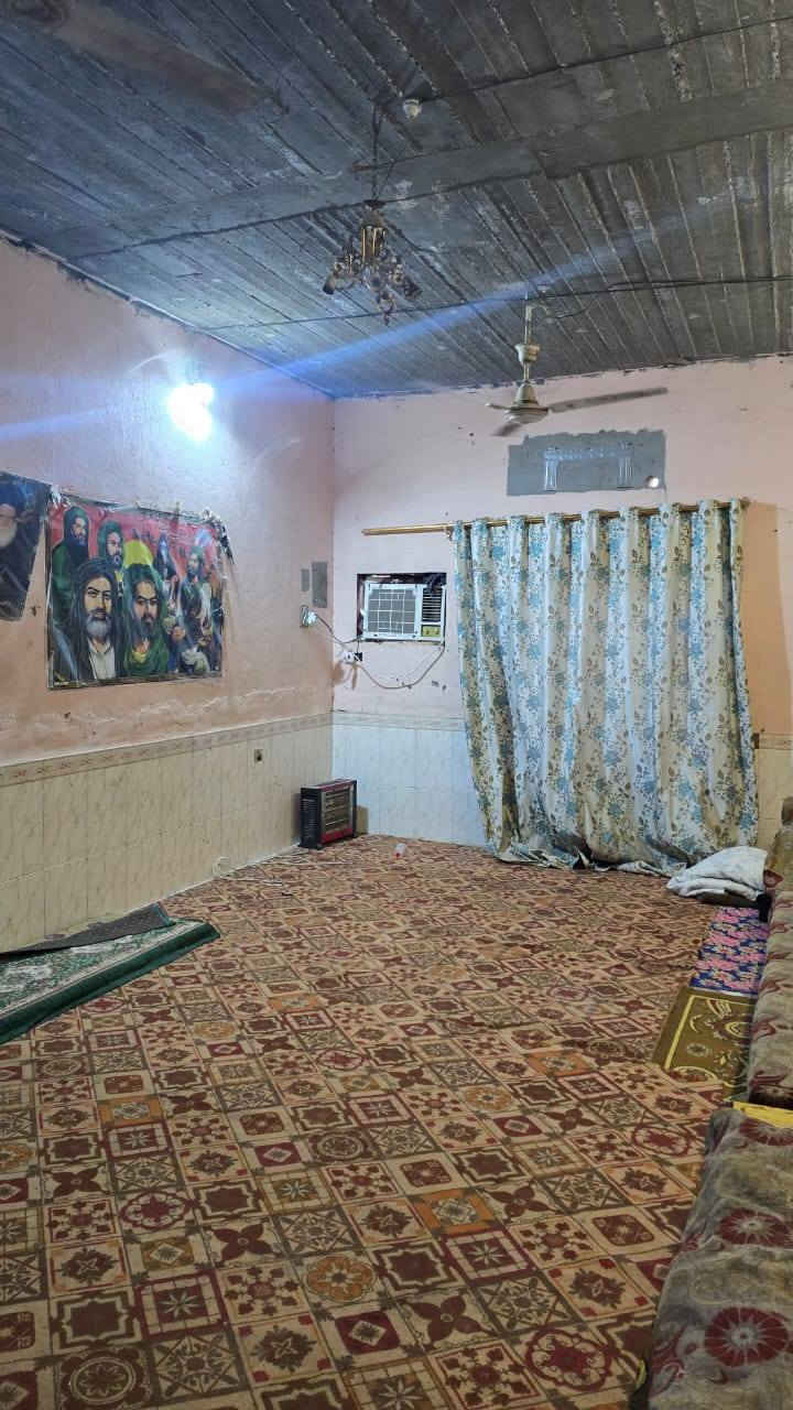 دار 🏠 سكن المساحة 550متر مع بستان مزروع خلف بيت نوع العقار طابو ملك صرف زراعي تحويل بسمك العنوان بصره أبي الخصيب منطقه باب عباس قريب على سوك جبير دقيقتين  عرض شارع 12متر تبليط يتكون بيت من غرفتين ودواني وصاله ومطبخ صحيات خارج وداخل السكف كونكريت مسلح  بيت فارق اتكاتب وستالم مفتاح 🔑 السعر 125مليون وبيه مجال الاستفسار أكثر اتصل ***********
