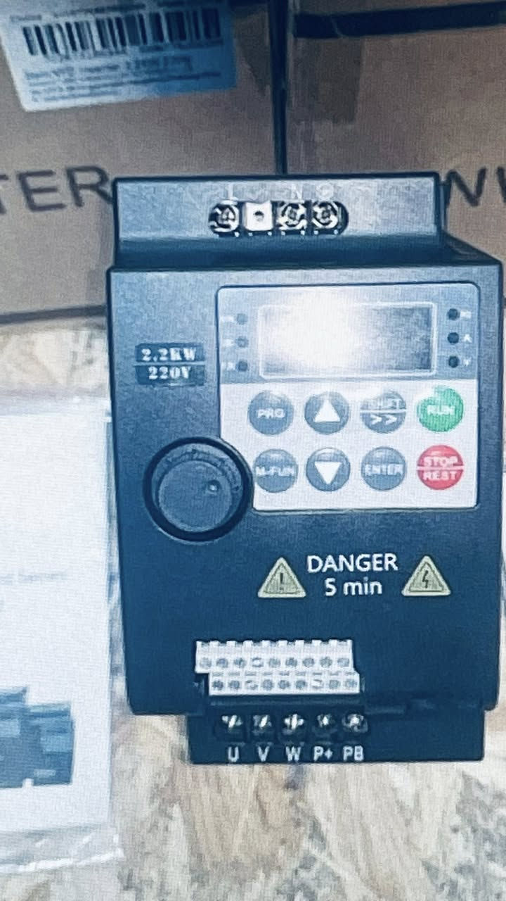 متوفرات
 
* VFD CW100 S2.2 GB  عدد ٣
بقدرة ٢.٢ كيلو واط
‏

* VFC 750 W عدد ٣

البيع شلع 
الرجاء و غير مبريء الذمة اللي ما يريد يشتري و يدخل يسأل عالسعر 
البيع فقط لأهل الإختصاص


**إذا كنت صاحب هذا الإعلان وتريد حذفه لأي سبب، رجاءا أرسل رسالة إلى الدعم الفني**