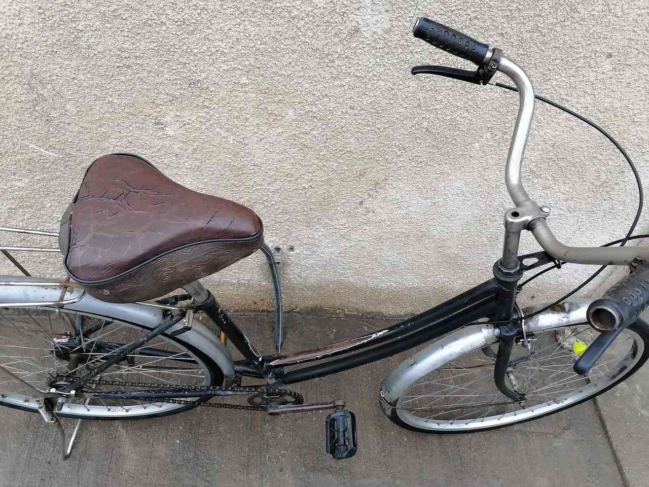 السلام عليكم باسكل للبيع حجم ٢٦ بريكات شغاله باسكل جاهز سعر ٤٠ مكاني الاثورين الدوره ***********
