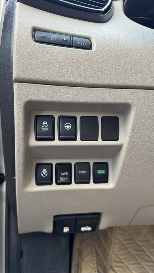 نيسان روج سبورت ( SL )
‎2021   
‎موصفات  SL Awd
فورويل
‎فتحه
‎بلوتوث + aux + usb
‎-نضام قياده أيكو + سبورت + نورمل
‎-كير أوتو + عادي
‎-نضام ABS
‎- مانع انزلاق
‎-شاشه 
‎- كامره دواره
‎- كشافات امامي
‎-شاشه اعطال
‎-رادار جانبيه
‎-رادار نقط العمياء
‎-رادار الخطوط البيضاء 
‎-كشنات تدفئه
‎-اوتو بريك
‎-بريك بصمة 
‎-بصمه
‎-‏شغال
-Led +  زينون
‎- ويل كورم 

‎-داخل كريمو
‎-نظام ترحيب 
‎-تشغيل عن بعد + اطفاء
‎‏- SPORT
‎***********
‎ضرر بص واحد جاملغ
