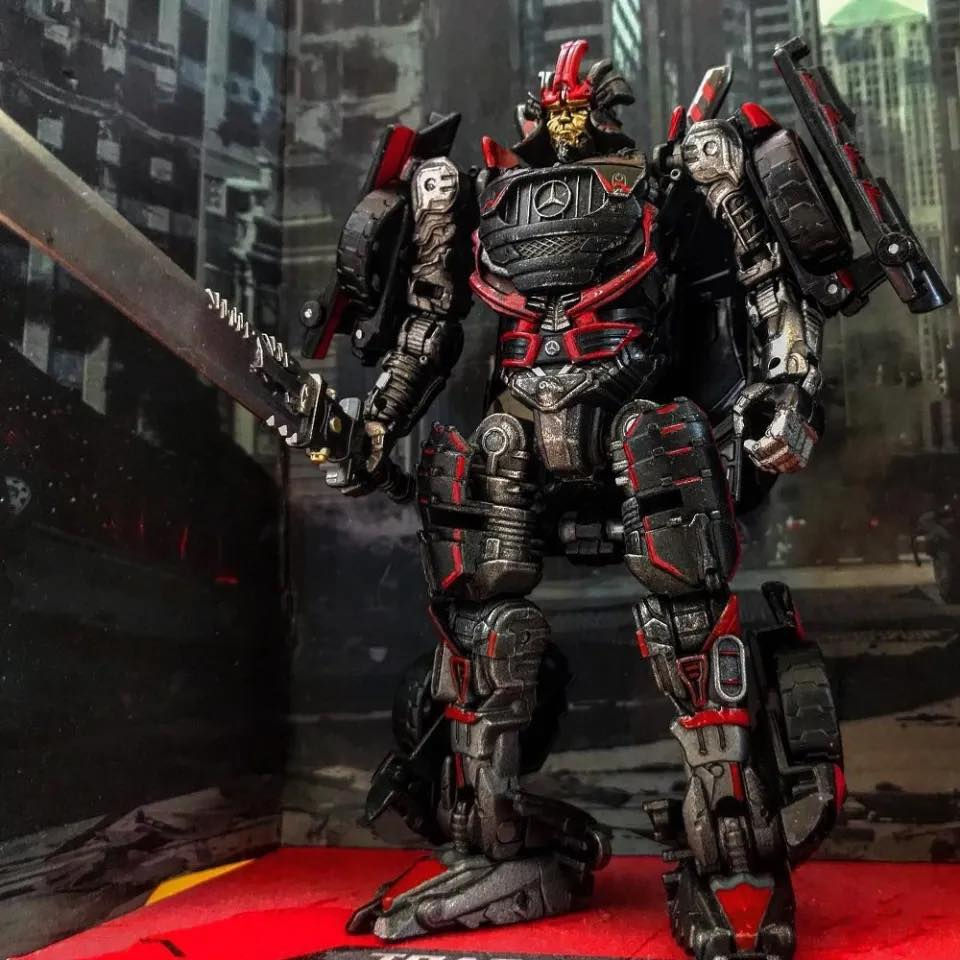 المجسم هو Autobot Drift من سلسلة أفلام Transformers، وتحديداً من إصدار Premier Edition لفيلم The Last Knight (المتحولون: الفارس الأخير).
تفاصيل المجسمالشخصية: أوتوبوت دريفت (Autobot Drift)، وهو محارب ساموراي يتحول إلى سيارة مرسيدس-AMG GT R سوداء بخطوط حمراء.
الإصدار: Premier Edition Deluxe Class، من إنتاج شركة Hasbro.
الملحقات: يأتي الصندوق مع سيوف الساموراي الخاصة بالشخصية (كاتانا).
للمزيد من المعلومات مراسلة الصفحة.
يتوفر خدمة توصيل لجميع محافظات العراق 🚕


**إذا كنت صاحب هذا الإعلان وتريد حذفه لأي سبب، رجاءا أرسل رسالة إلى الدعم الفني**