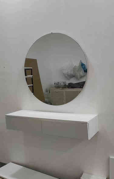 مێزی کونسوڵ بە ئاوێنەو گڵۆپی لیدەوە  
وە بە ئاوێنەی گەورەوە نرخی 65 هەزارە گەیاندن و هەڵواسین تەنها 5 هەزارە بۆ ناو شاری سلێمانی درێژی یەک مەترە 
*********** السليمانية
