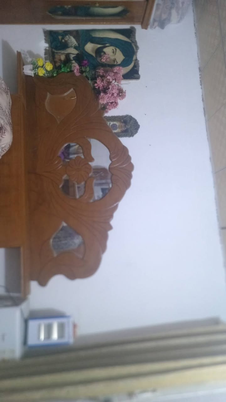 الكشوانيه سعرهرب 30 وابيه مجال والغرفة تسكام بيه فقط الجربايه مكسوره والكنتور موحود200 وابيه مجال هوة بس الكنتور وحدة يسوة 200 والثلاجة سعره ب100 وابيه مجال والغساله جديد بلكارتون سعره ب600 وابيه مجال مكانهن الغرض نجف.


**إذا كنت صاحب هذا الإعلان وتريد حذفه لأي سبب، رجاءا أرسل رسالة إلى الدعم الفني**