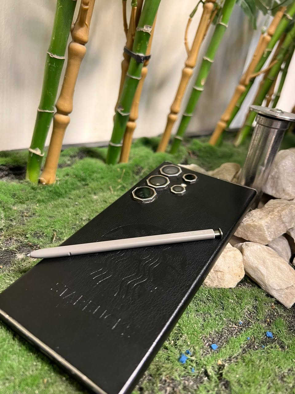 جهاز24 نضيف مغلف ١٨٠ درجه 
محافض عليه استخدامي اله قليل لان عندي جهاز ثاني 
شرق اوسط ضمان عين الفهد 
الكارتونه موجوده 
دبل خط 
الجهاز مضمون ممفتوح ولا اي شي 
*ذاكرته ٥١٢
مكاني بغداد 
الشراي يتصل علي 
ويجي يفتح التغليف ويفحص 
س مليون و٢٥ نهايته 

***********
