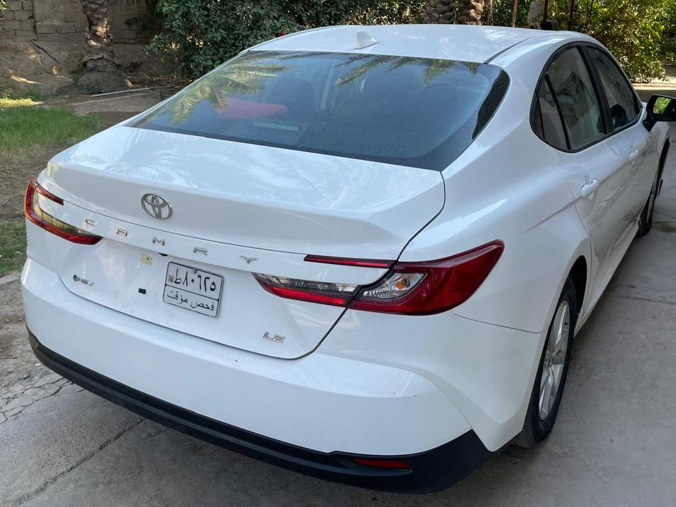 لسلام عليكم
للبيع : تويوتا كامري 2025 هايبرد 
اللون :- ابيض
الموديل :- 2025
سعة المحرك :- 2500  Hybrid
المسافه المقطوعه : 36000 كيلو متر  
عدد المقاعد :- 5 مقاعد 
مواصفات السيارة :- LE Hybrid 
شاشه كبيره نفكيشن
وَيْل 18 
-بصمة تشغيل  
- مقاعد مخمل
- شاشة لمس
-كامرة خلفية 
- بلوتوث 
- اي بي اس                                                            
- تحكم ستيرن كامل
- مانع تصادم 
-  اضوية LED
-رادار امامي 
- مثبت سرعة 
- نظام EV mode +نظام Sport mode
- نظام توفير الوقود ECO
- نظام النقطة العمياء
- نظام تحديد المسار
- مانع انزلاق
- شاحن هاتف لاسلكي
- هاند بريك بصمه 
(حادثها چاملغ يمين وبنيد تبديل وإرباگ ستيرن فقط)
للاستفسار ***********

