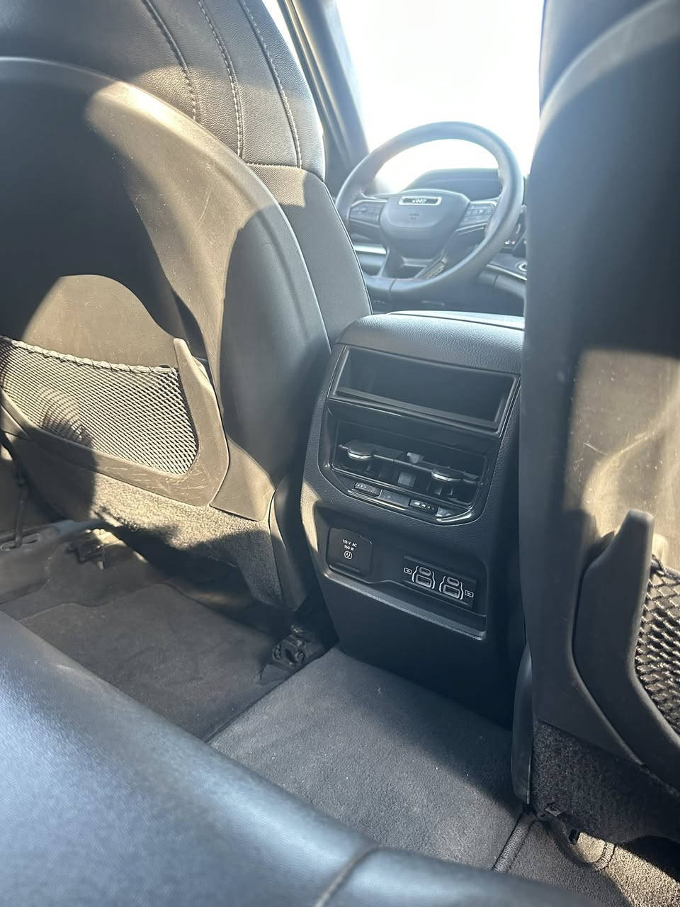 السلام عليكم
جيب كراند شيروكي 2023 
رقم بغداد
حادثه جاملغ ايسر امامي مبدل 
5 راكب المرغوب
فور ويل 6 سلندر 
ويل 20 
باب خلفي كهربائي 
شاشة كبيرة
توقف ذاتي 
كامرة خلفية 
محرك 3600
ماشية 44 كيلو
السيارة خير من الله كل نقص ما بيه

السعر 325$

***********
