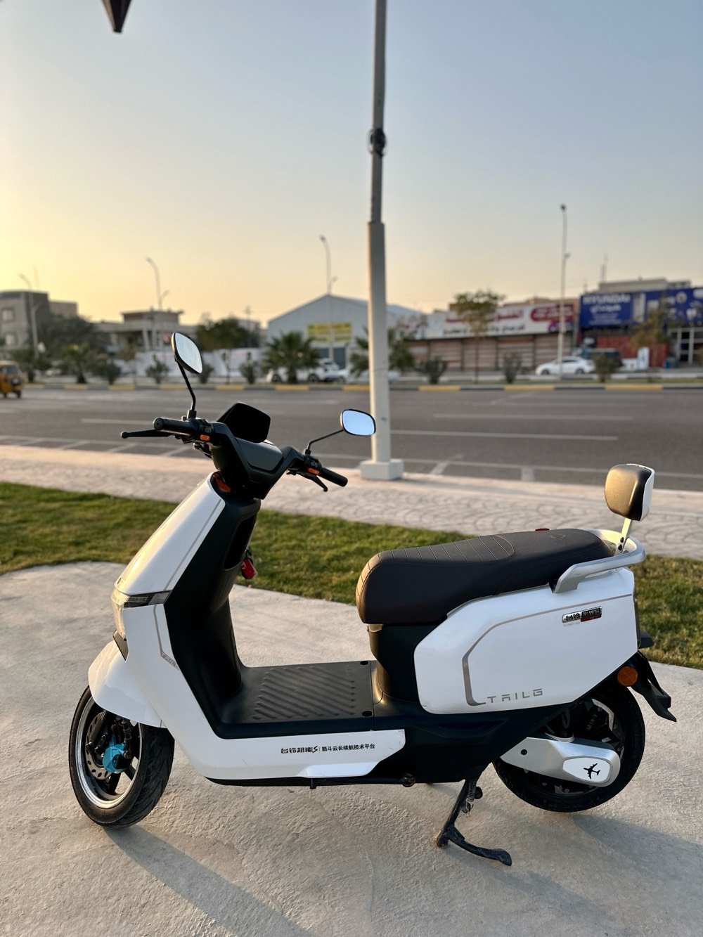 دراجة شحن تيسلا  للبيع في البصرة
دراجة كهربائية للبيع 
اللون أبيض 
سويج عدد 2 
بصمه تشغيل عن بعد عدد 2  
كاملة مكملة 
الملف 2000 w حقيقي
السرعه القصوى 60 حقيقي
3 نمر 
72 فولت
6 بطاريات 
ضد الماء 
نضام مثبت السرعة
نضام ال p
نضام حساسات جانبية وخلفية 
مانع للسرقة 
نضام NFC يرتبط بالموبايل
كهربائيات كلهة شغالة 
صندوق كبير داخلي
هورن عالي 
أشاير يمنى يسرى 
گلوبات أمامي وخلفي عالي ناصي 
مرايات وشاحنة 
دراجة مكفولة من الشخطة مابيهه نضيفة جداً 


السعر 800 الف وبيهة مجال للطيبين 

العنوان : البصرة الأمن الداخلي

الرقم : ***********