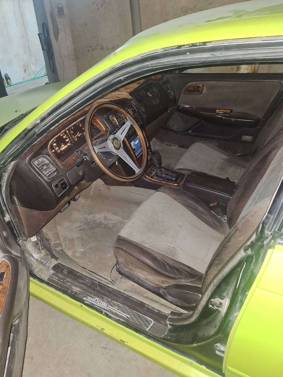 السلام عليكم سياره  النظيفه السياره ما بيها نكل جثه ولا بيها قصه اصوليه راعيها الشرعي موجود حداديتها حلوه نظيفه سعرها 50 بيها مجال المكان البصره رقم التلفون ***********
