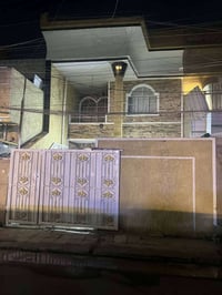 مشتمل للايجار المساحه 100 متر  يحتوي علا طرمه وخدمات خارجيه واستقبال و...