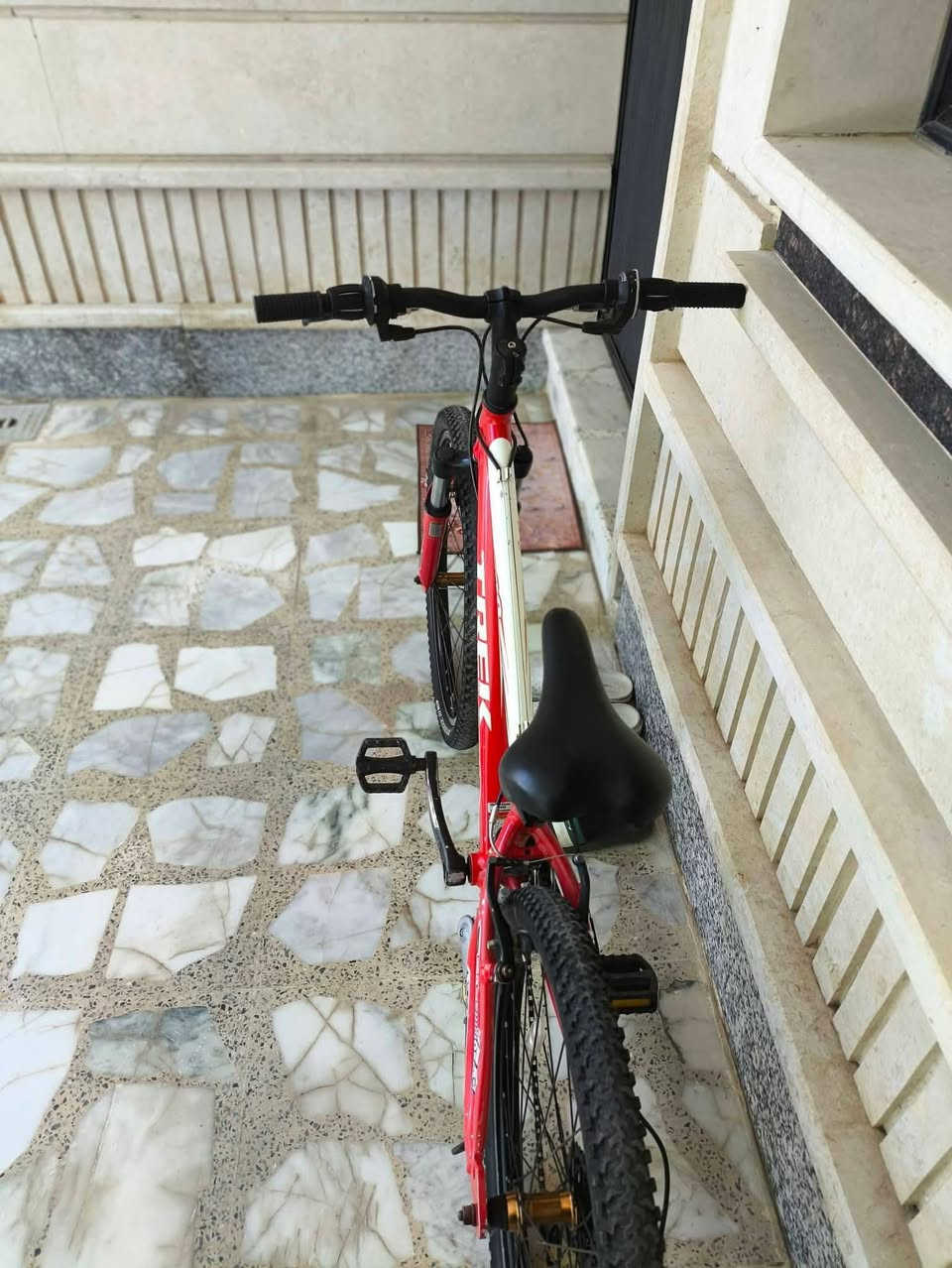 السلام عليكم بازكل للبيع نوعيه TREk220 صناعة امركي بازكل رياضي استعراضي دراجه جبليه  MTB التايات الاصليه مالها النمر مالها نوعية شيمانو الاصلي الاشه حالى ممتازه الكير الوره 7نمر والكدام 3نمر ماناقصه اي شي ربع ماتصرف علي السعر 95بي مجال بسيط رجأنا الماشراي لايطب خاص ويتعبني شراي تعال خاص وعلى راسي المكان حي التعليم قرب مجمع النور السكني اقرا المنشور كبل لاطب خاص وشكرا


**إذا كنت صاحب هذا الإعلان وتريد حذفه لأي سبب، رجاءا أرسل رسالة إلى الدعم الفني**