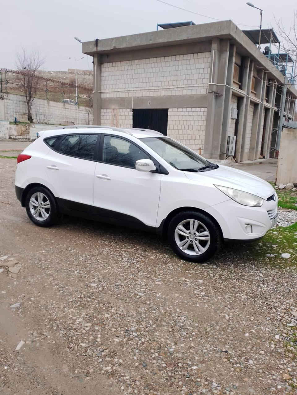 Hunda tucson 2014 
سه ياره كه نمونه يه له جواني هيج هيجي نيه 
نه ساردي نه قه ب و قوب نه بوياغ 
به ناوي خؤمه سه نه وي هه زه و هه موشتي نويه 
*********** السليمانية, العراق
