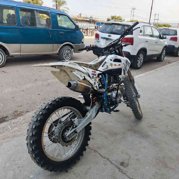 دراجه قفاز سي ار اكس موديل 23درجه حلوه ونضيفه مكينه ما مفتوحه شلعه ومعدل مكينه300 ديالى بلدروز السعر725رقم ***********
