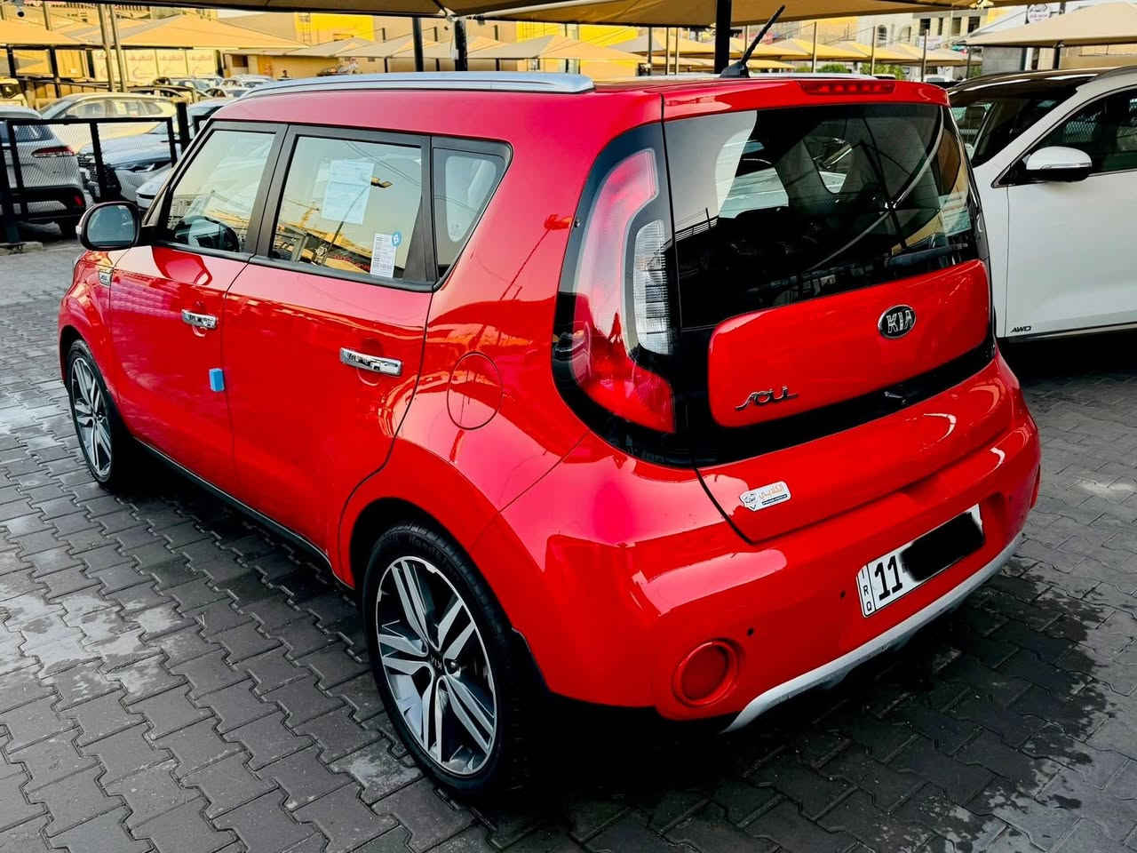 كيا صول موديل 2017  
خليجية 
استيراد شركة الدوليه 
رقم بغداد  بأسمي الانكليزي 

هزه وسنويه الى 2030
ماشيه 43 الف كيلو متر  
سياره جديدة وبوضع الشركة 

مكفوله كفالة عامة 
محرك 1600 دوش 

ملاحظه ( الصول الخليجي يجي فقط 1600 دوش ) 
  
مواصفات
مري شفط / اشاره بالمري 
يدات نيكل / حساس اطارات 
 بانوراما  / حساسات خلفية 
تحكم ستيرن جهتين 
ويل كب نجمة 
مثبت سرعة 
بلاجكتور
  كامرة خلفية اصلية وبعد بيها مواصفات 
السيارة جديدة بمعنى الكلمة ومنفوضة من كلشي وباسمي 
للأستفسار / *********** 
مكان السياره كربلاء الملحق
