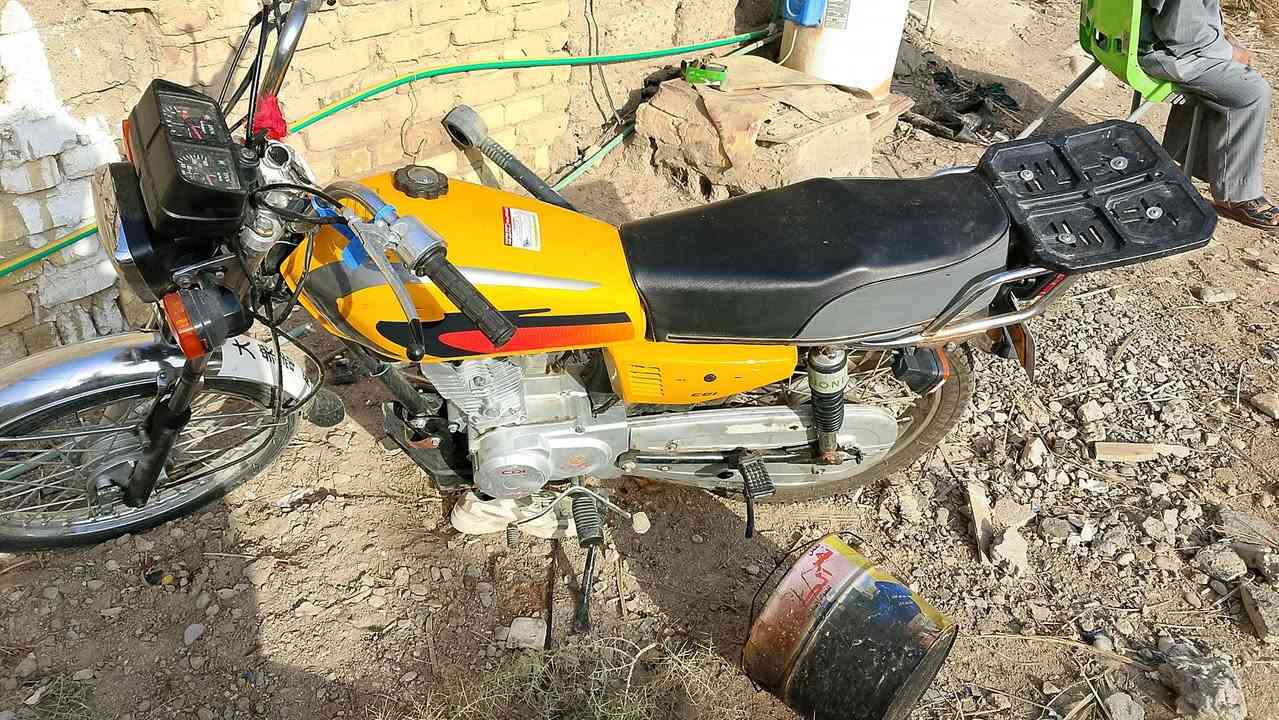 السلام عليكم دراجه تعمير شاصي بارت رقم وسنويه السعر مليون 300وبيه مجال المكان ذي قار  الجبايش رقم الهاتف ***********
