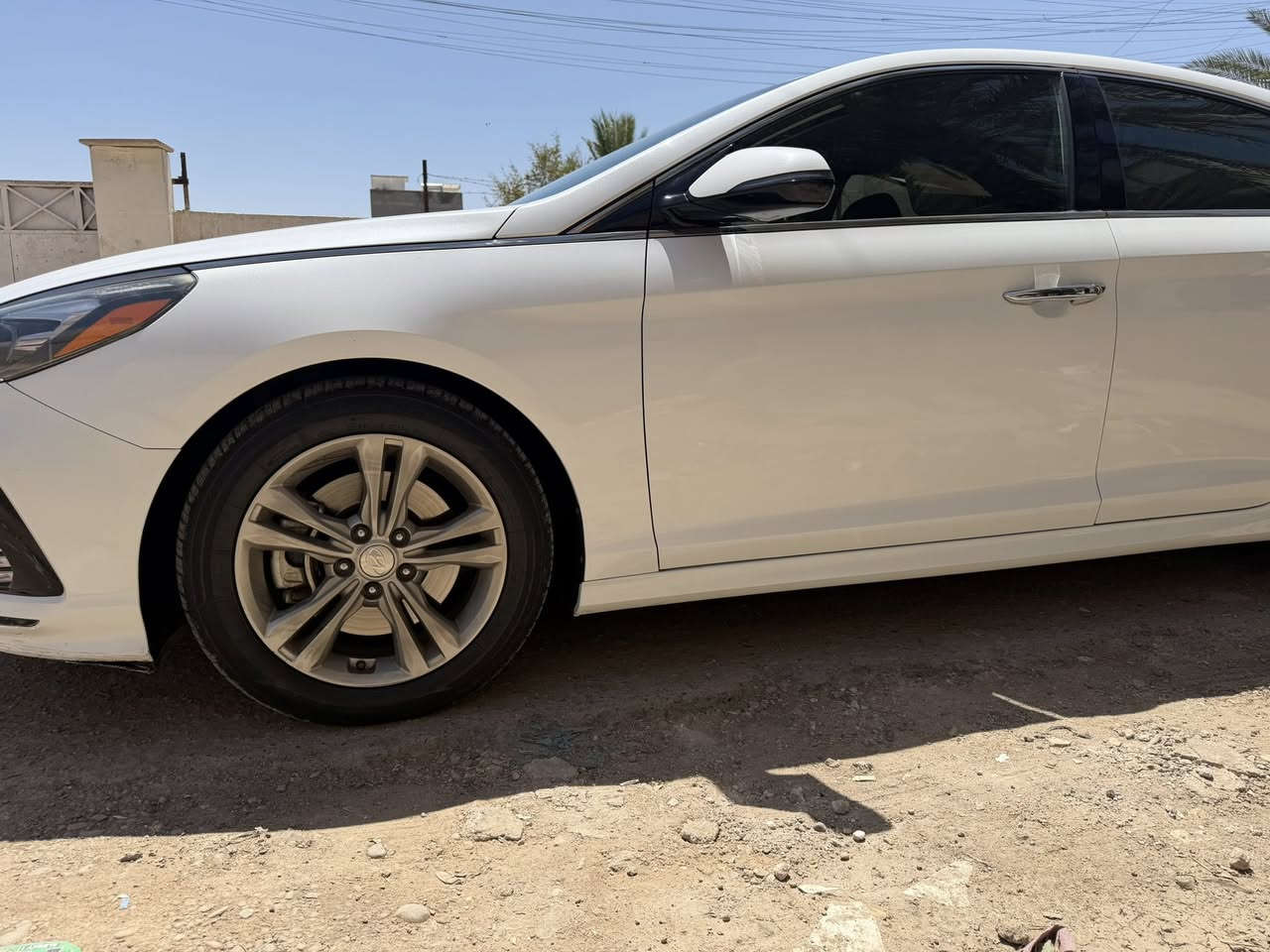 السلام عليكم 
سوناتا ٢٠١٨ امريكي لمتد فول للاخير ViP 
رقم بغداد الجديد والسيارة بإسمي تحويل ثاني يوم 
محرك ٢٤٠٠ gdi ماشيه 86 ميل حادثها قبغ جنطة فقط 
مواصفاته
فتحة 
بصمة تشغيل
بصمة ابواب وصندوك 
بجم زنون 
شحن وايرلس
اشاير بلمري
رادارات 
تبريد امامي وخلفي 
تبريد مقاعد وتدفئة مقاعد 
هيتر بالستيرن 
كشنات الامامية كهرباء 
كشن خزن ميموري 
دشبول مطعم صاج 
اشارة ترحيب عند الاقتراب
جنطة ذكية تفتح عند الاقتراب
توقف ذاتي 
هاند بريك بصمة 
اوتو هولد
3 وضعيات قيادة Eco - Comfort - sport
نظام تحديد مسار
كشنات جلد اسود ملكي 
مكينة وكير وتبريد خير من الله 
صور الحادث موجوده مكاني بغداد شارع فلسطين 
السعر 143$ وبيه مجال بسيط 
هاتف ***********

