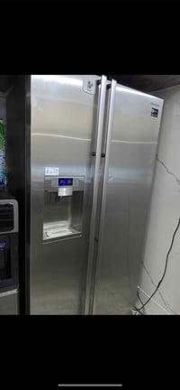 ثلاجة • للبيع