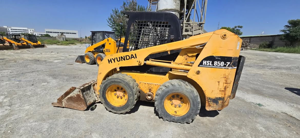 For sale  ‏ للبيع                                                                 
Hyundai HL 850 2013
Gehl 4640 2010
Liugong 365 2013 x 2 unites 
Liugong 365 2014 x 4 unites 
New Holland 2010 x 2 unites


**إذا كنت صاحب هذا الإعلان وتريد حذفه لأي سبب، رجاءا أرسل رسالة إلى الدعم الفني**