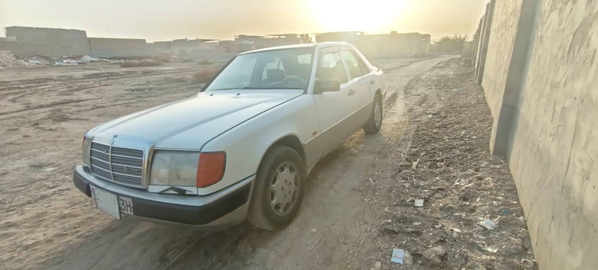 مارسدس دب مديل ٨٨ رقم بغداد سنويه تنتهي ب٢٦ عندي بيهه وكاله وصاحبهه يريد مداور والسعر المطلوب ٤٥ ورقه وبيهه مجال لشراي مكاني بالهوير 
*********** واتساب
*********** اتصال
