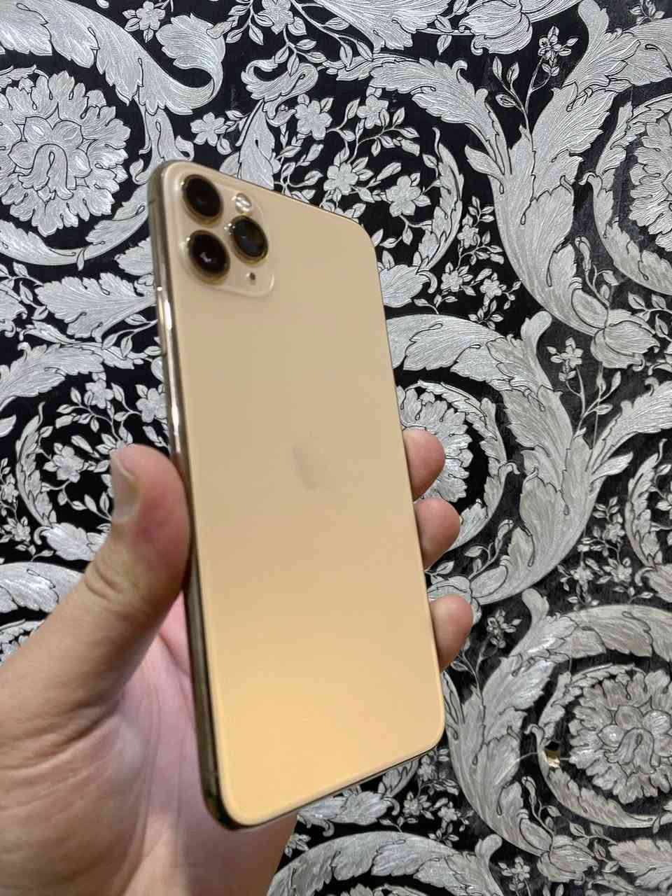 ‏ ‏iPhone 11 Pro Max ذاكرة 64 بطارية 70 خطين عاطل بي سماعات  سعر 200 سعر نهائي اتصال *********** خاص مغلق

