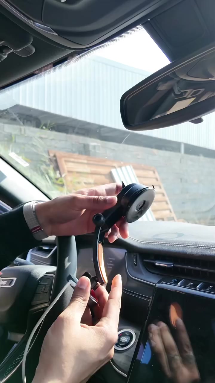 🚗✨ ثبّت موبايلك واشحنه بنفس الوقت!
ستاند مغناطيسي مع شحن لاسلكي سريع 15W ⚡️

تكنولوجيا MagSafe تثبت هاتفك بثواني وبكل أمان.

قاعدة شفط قوية + دوران 360° لتتحكم بالزاوية اللي تناسبك.

مثالي للملاحة، المكالمات، أو مشاهدة الفيديو بدون ما تشيل إيدك.

تصميم أنيق وصغير ما يعيق رؤيتك أثناء القيادة 👌

خلي سفرتك أذكى وأسهل مع ستاند وشاحن سيارة واحد! 🚘🔋

للتواصل : *********** وتساب فقط
