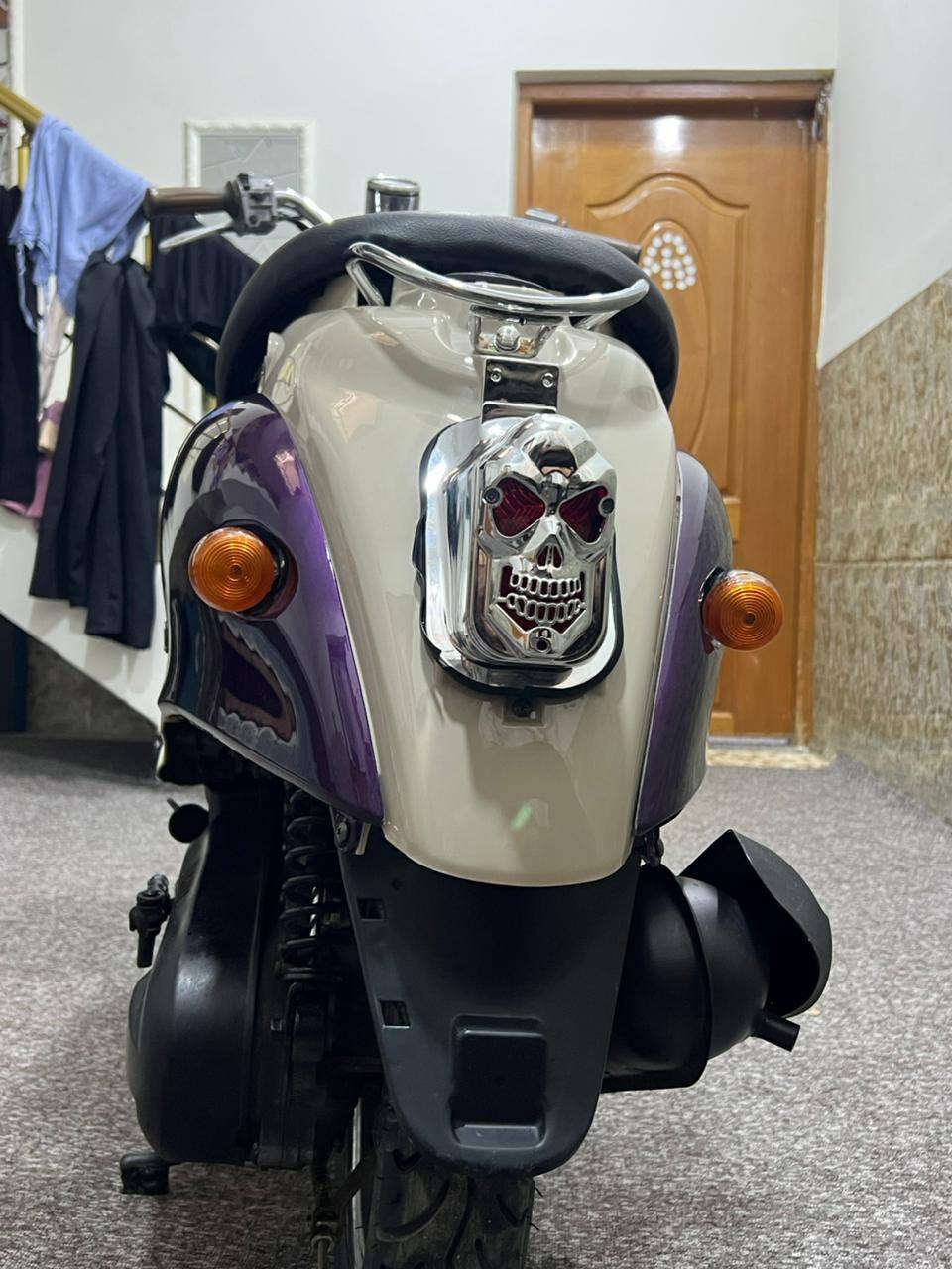 تابع الفيديو دراجه كلاسك كلشي بيه جديد مكينه كير شاصي جديد اشاير لايت تايرات بريكات كابريتر شوته دبل استان كله جديه الي بيه نقص قفل كشن والطوافه مال البانزين مكينه مامفتوحه لاكن ابيعلك مفتوح كله جديده مكاني كربلاء المقدسة السعر400 ***********
