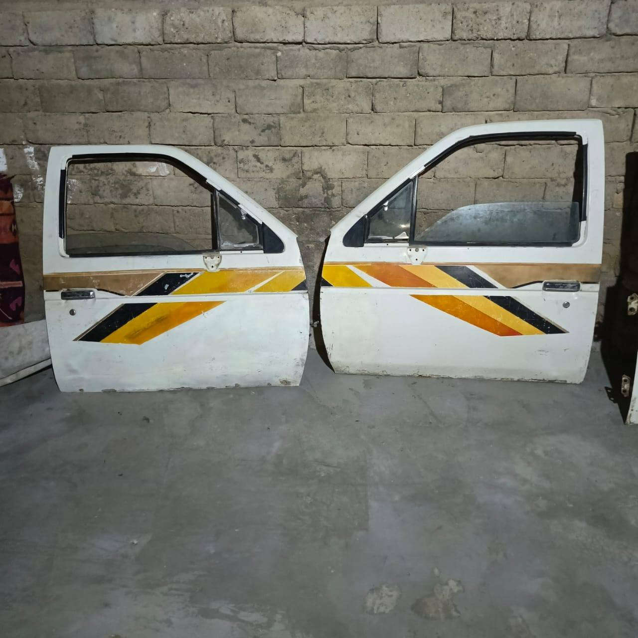 السلام عليكم بيبان سيارة نيسان للبيع 400 وبيهن مجال التواصل على 0782 988 4055
