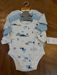 ملابس أطفال • للبيع