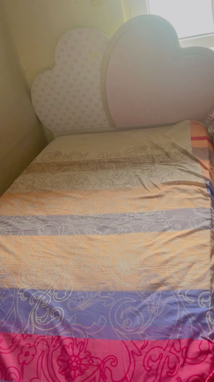 اغراض طفل كلهم نظاف مكان بسمايه 
يوجد توصيل اصور الحاجة فيديو قبل ما طلعها


**إذا كنت صاحب هذا الإعلان وتريد حذفه لأي سبب، رجاءا أرسل رسالة إلى الدعم الفني**