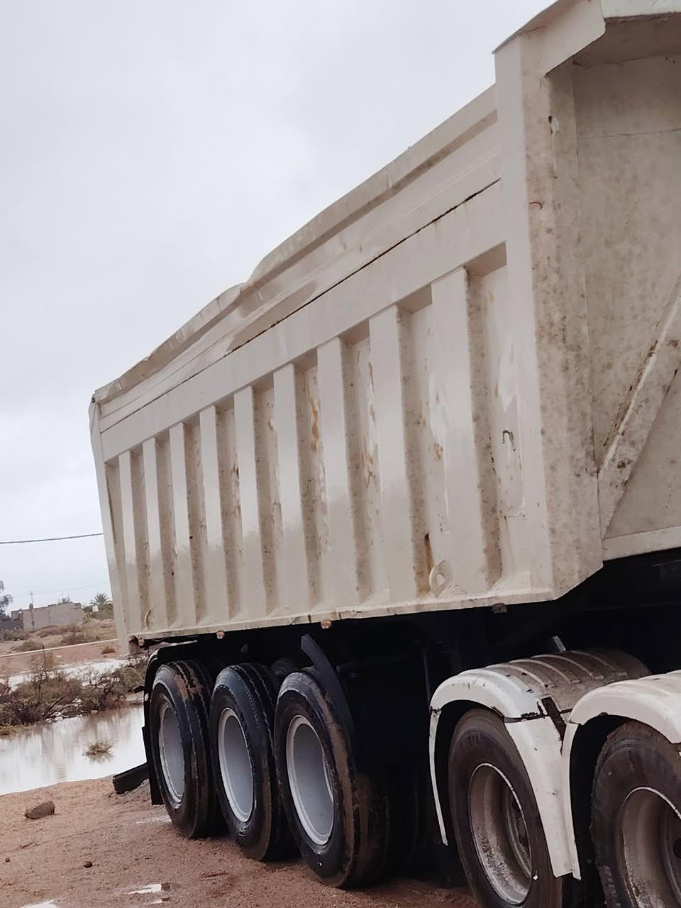 سلام عليكم عربانه 31 مترمجفيه ونج جديدشوفت عينك صفحه وحده بيهه  مضرره قليل حلوه وخفيفه طوناجهه فول تخم تاير 24مكان البصره ***********
