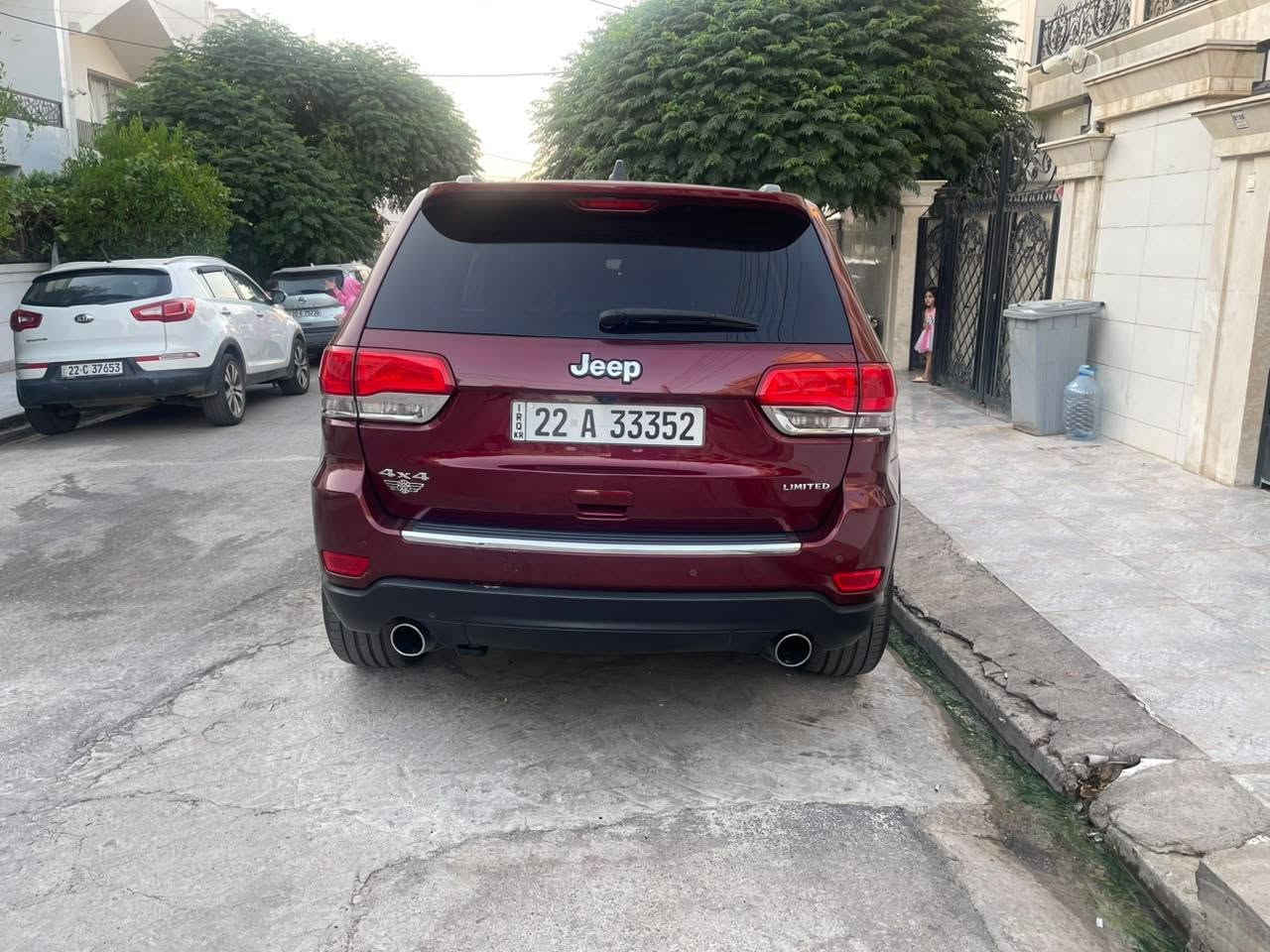 سلام عليكم
للبيع جيب كراند شيروكي
موديل ٢٠١٧
ماشية ٦٣ الف ميل
مواصفات لمتد
السيارة جاهزة من كل نواحي بدون اي نقص
محرك هيمي ٥.٧٠٠ 
وعليها إضافات اصليه
ويل SRT بلادي
تخم إطارات دنلوب
بطارية جديه
استيرن SRT بلادي
صالنصات أسود SRT
بصمة SRT بلادي
اويل كاج كان
تخم بلكات ريسنك
السيارة اب اسمي رقم جديد
رقم الهاتف *********** واتس آب مفتوح
السعر ٢٦٠ $
وبيها مجال بسيط
السيارة مكفولة من كل شي عدا بي شبر بارد يم يدة الصندوگ
مكان سياره أربيل بغداد, العراق
