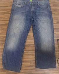 هوگو بوس • كصة عدلة • مقاس ٤٠