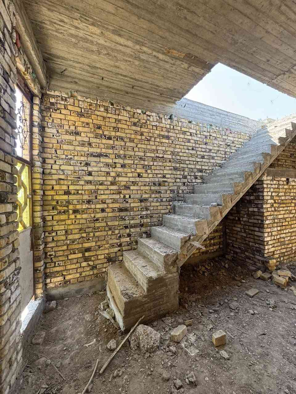 بنايه تجاريه للبيع طابو زراعي سند 25 
مساحه 100متر
الموقع على شارع 100 
تحويل مباشر 
لاستفسار اكثر ‭0782 937 2514‬
