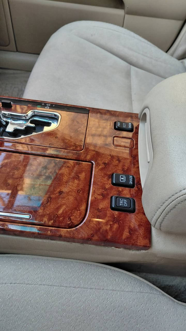 السلام عليكم شاهينه رقم بصره قرار 48 كصه قماره والباقي كفاله من ضربه ثلاث دكم شاصي 82 فتحه مكان سياره النجف سعر 138$ تصال علا رقم ***********
