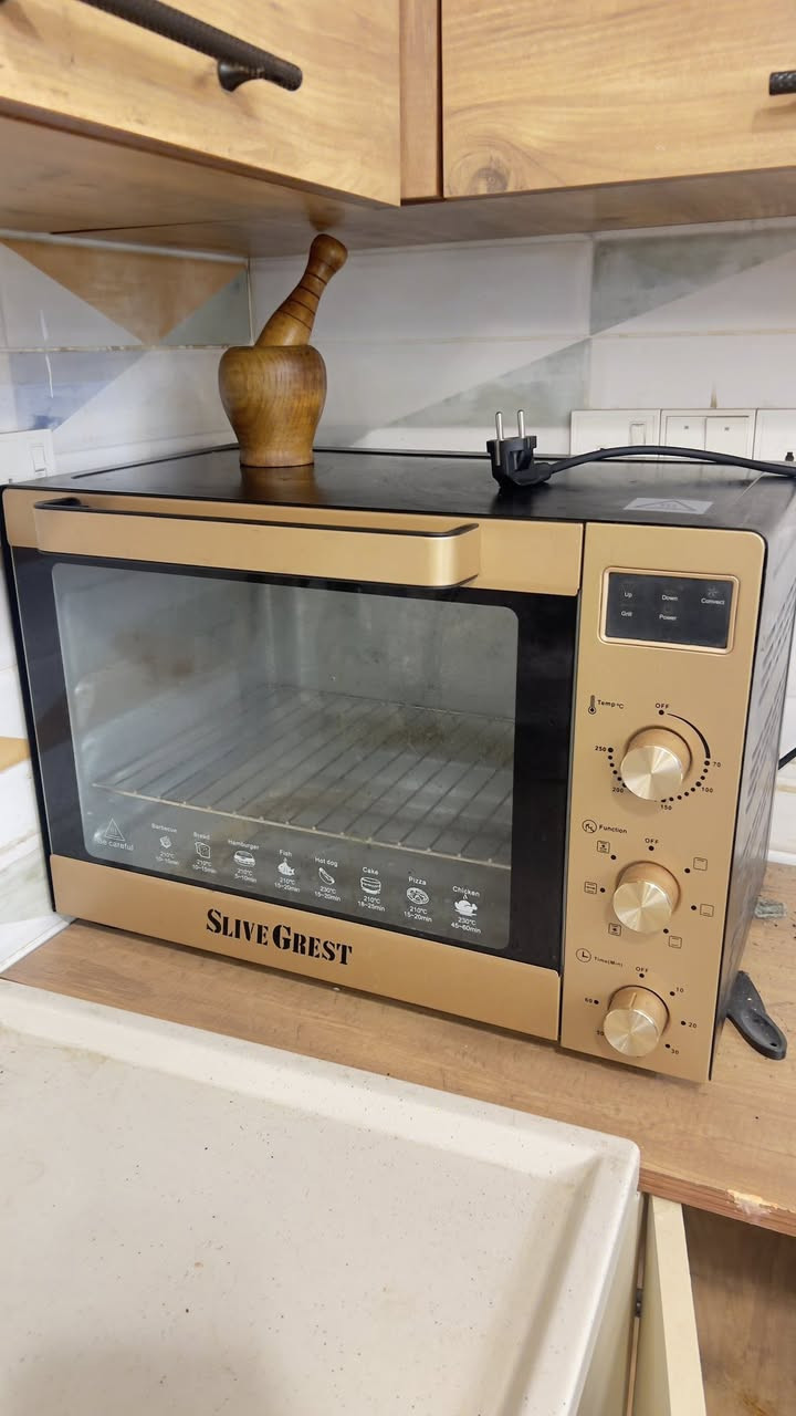 كاونتر معه طباخ معه الساحبه ميز طعام معه 6 كراسي اوفن معه غرفة نوم 3 جرابي معه كنتور عدد 3 معه ميز تواليت للبيع مستعجل ع بيعتهم للتواصل *********** واتساب واتصال
