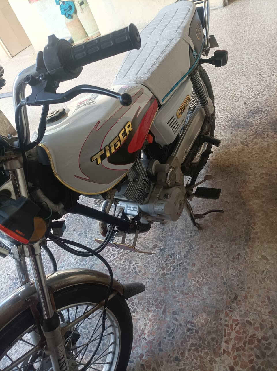 للبيع نضيف حيل مامفتوح السعر 400 مكاني ايمن حي التنك
***********
***********
