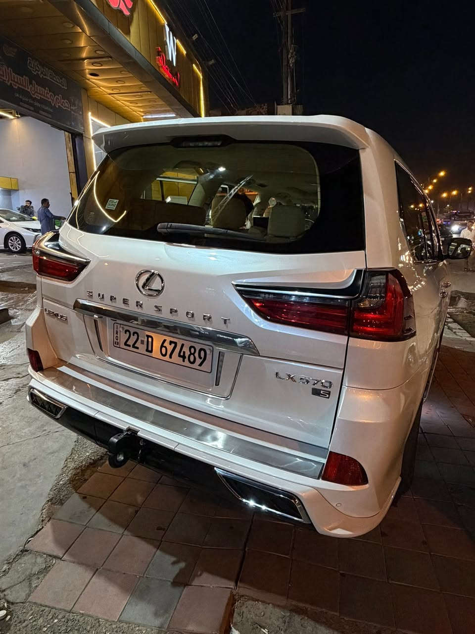 السلام عليكم شباب، للبيع
لكزس LX 570 سوبر سبورت موديل 2019،خليجي مكفوله ونظيفة جداً 
المواصفات:
 المحرك: 8 سلندر 5.7.
 سوبر سبورت، يعني فول مواصفات كاملة (كت رياضي مميز، رادار، تحديد مسار، بروجكتر، كاميرات 360 درجة).
 الداخلية: جلد نظيف، تبريد وتدفئة مقاعد، ونظام صوتي Mark Levinson 
 الحالة: السيارة نظيفة ومحتاجة صاحب نصيب، وما بيها أي نقص.
ماشية 116 الف كيلو
السعر: 65,000$ (خمسة وستون ألف دولار)
المكان: الأنبار / الفلوجه
للاستفسار والتواصل: ***********
***********
