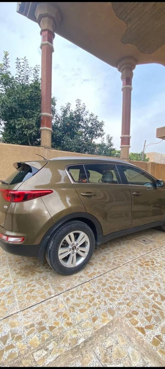 السلام عليكم
كيا سبورتج خليجي للبيع موديل٢٠١٧
رقم بغداد سياره جديده ومكفوله من كل النواحي ماشالله 
استعمال شخصي قليل جدا 
السياره بسمنه تحويل ثاني يوم 
اني مكلف بالنشر الاتصال على صاحب السياره 
***********  ابو احمد 
السياره معروضه١٧٩$
