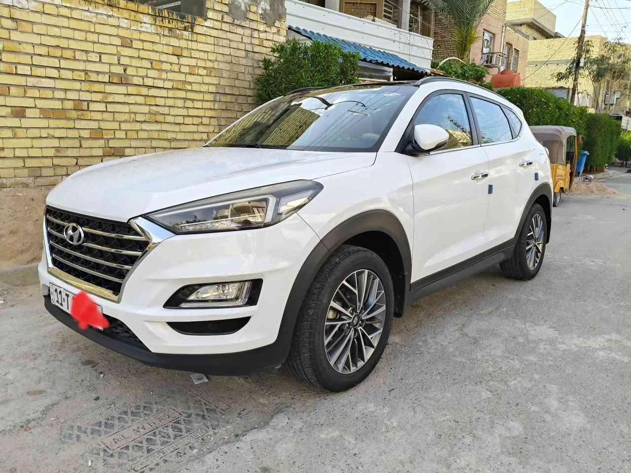 السلام عليكم توسان خليجي فول مواصفات فول مواصفات
بدون صبغ بيها بارد قليل بالباب الخلفي سيارة مكفولة من كلشي عدا البارد رقم جديد بغداد 

مكان سيارة بغداد 

مابيها اي نقص ولا بيها اي عطل تشغل وين ميعجبك تطلع تراي 

سيارة ماشية 92 

سيارة ناعمة جداً 

تجي تشوف بعينك 

السعر 200

***********
