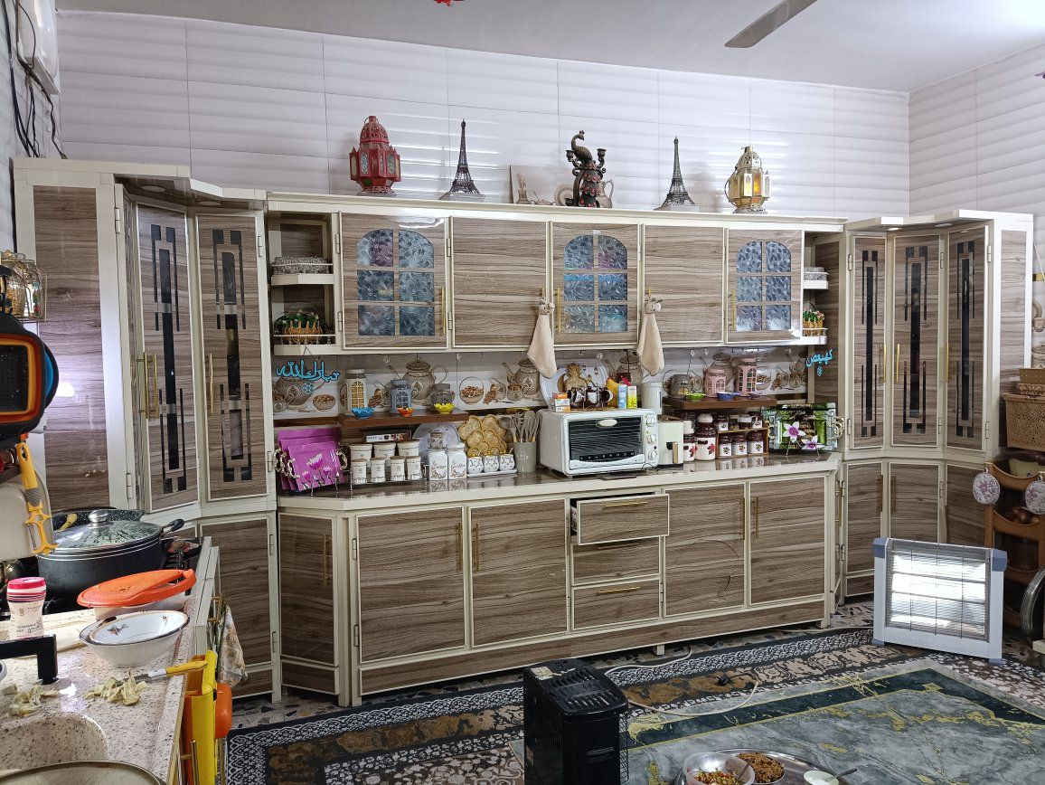 كاونتر المنيوم شغل مرتب متكون من ارضيه ست بيبان وثلاث مجرات والملحق خمس ابواب وزوايه اثنين وزوايه اثنين كبار كل زاويه بيها ثلاث ابواب وسنك ثلاث ابواب وباب رابعه صغيره للصواني السنك من فوك مرمره الكاونتر نضيف جدا


**إذا كنت صاحب هذا الإعلان وتريد حذفه لأي سبب، رجاءا أرسل رسالة إلى الدعم الفني**