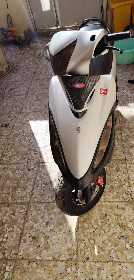 سلام عليكم ورحمة الله وبركاته
دراجه كامكو g4 للبيع (مفتوحه) لاستيك ولف 
الدراجه نضيفه كلش ماعوزه شي كهربائيات شغله سكات شغال لايت زنون عالي وناصي اشاير كله شغاله صالنصه رياضي بلادي دراجه فقط يرادله تبديل لاستيك ولف
كفرات ختم واحد كلهن.
مكاني نجف للتواصل *********** واتساب 
السعر 370 وبيه مجال الشراي
