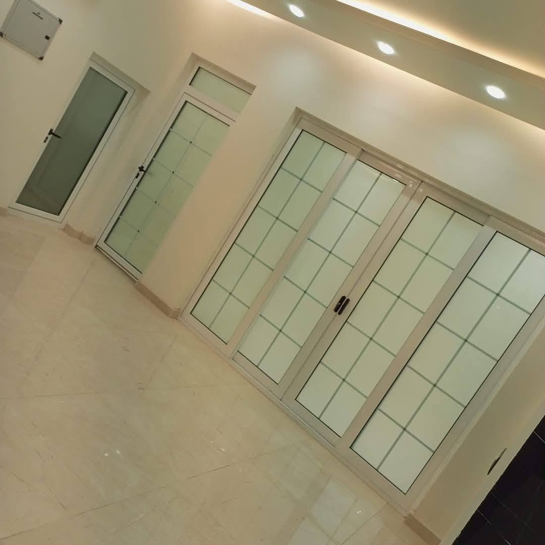 السلام عليكم يوجد كادر تركيب وشد الالمنيوم والBBC والكيرتن ول والسكايلايت بط والفصال الموقعي وباسعار تنافسية  العمل في جميع انحاء العراق الاتصال على الرقم***********
