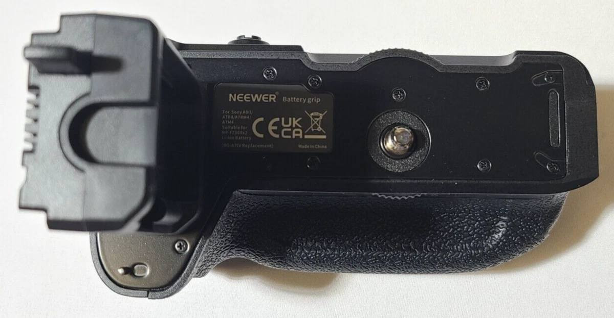 مقبض بطارية Neewer BG-A7IV لكاميرات A9II/A7R4/A7RM4/A7M4
ادامة الشحن لضعفين تقريباا 
ازرار تحكم اضافيه وسيطره اكثر على الكامره 
الستفسار مراسلة الصفحة📱
يوجد توصيل المحافظات🚖🇮🇶


**إذا كنت صاحب هذا الإعلان وتريد حذفه لأي سبب، رجاءا أرسل رسالة إلى الدعم الفني**