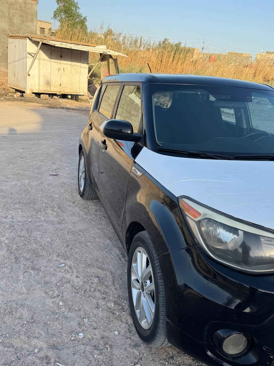 كيا صول مديل 2017
السياره بيه صبغ 
مكان بصره السعر 105 وبيه مجال 
رقم الهاتف *********** البصرة, العراق
