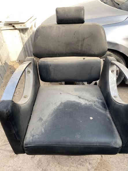 كراسي للبيع سبب البيع متروكات صار 4 اشهر ومستعجل علا بيعهن سعر مناسب قيم وأخذ الاستفسار رقم *********** مكان الدورة
