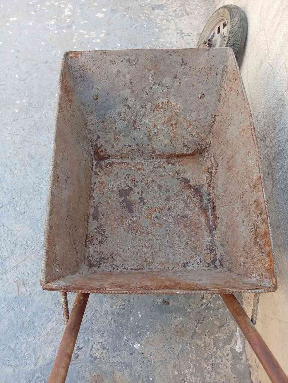 سلام عليكم عربانه لبيع هي وتاير يردلها بس صبغ مكاني بغداد مدينه الصدر وهاذا راقمي ارسني وتساب ***********
