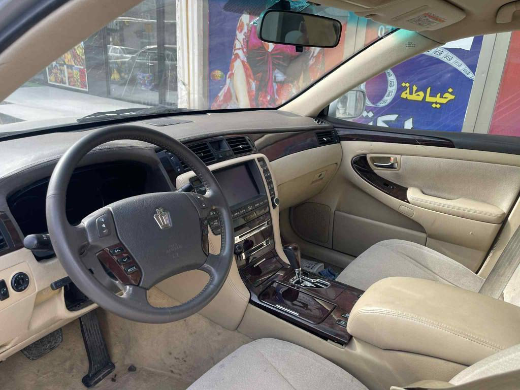 بچوک بە گەورە ساج مەلەکی سێ دوکمە و پەردە داشبڵێ ڕەقەم یەک جوانە فۆرمیکای نەشکاوە  بێ چاڵ و شوخت سەقف شوشەی بێ مەسرەف تەقەو ڕەقەی نیە جایزە سەیارەکە لە سلێمانیم ***********
سعری 51 السليمانية, العراق
