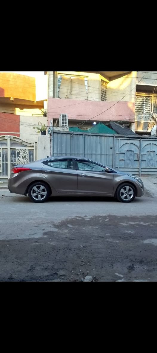 السلام عليكم الانتره موديل 12 للبيع محرك 1800دوش السيارة نضيفه وتخبل واحلى من الصور السيارة بيه 5 قطع صبغ بدون دواخل وارد خليجي السعر 95 وبيه مجال المكان بغداد حي اور الرقم ***********
