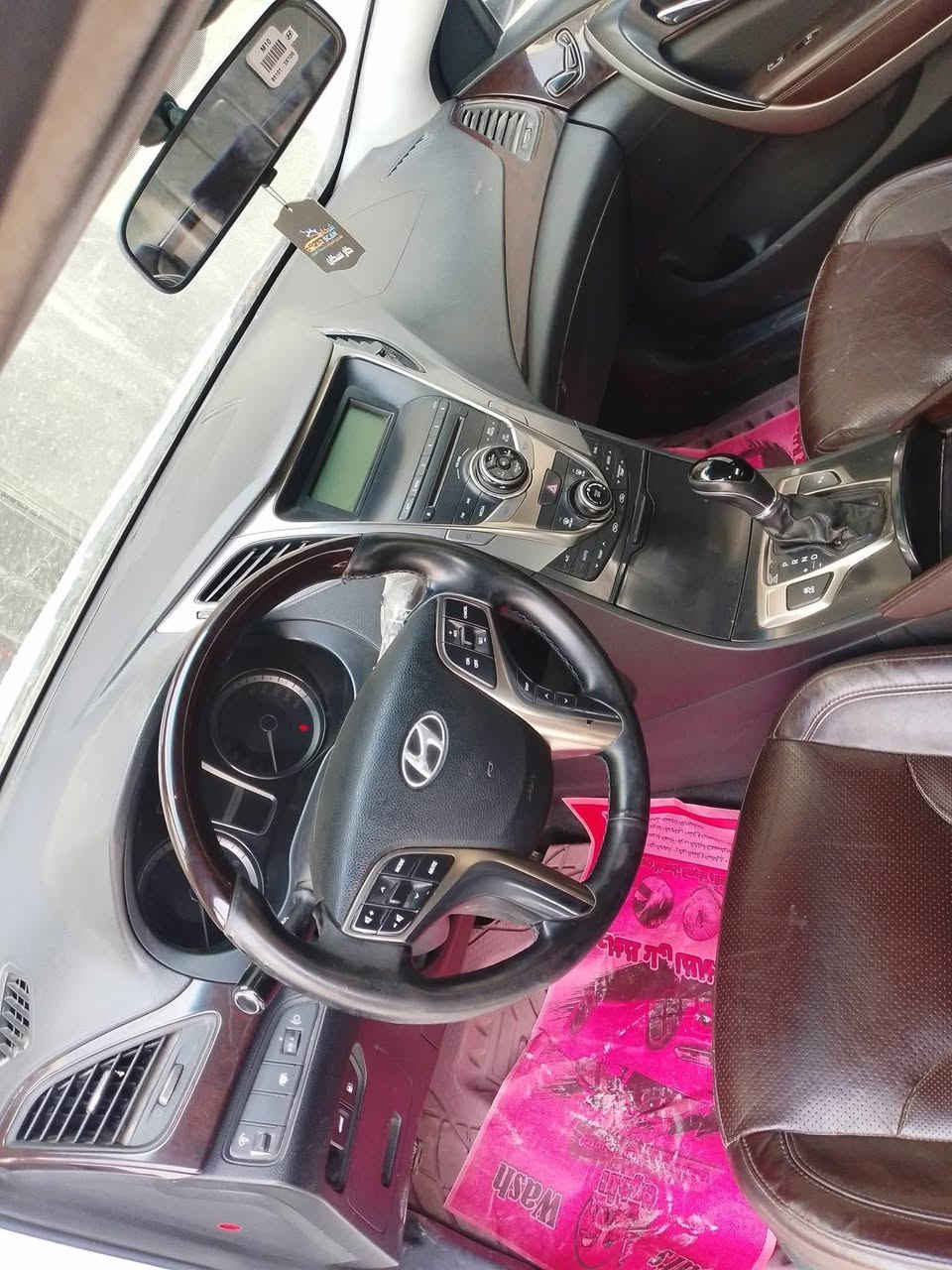 سلام عليكم
ازيرا 2015 خليجي 
السونار مرفق مع الصور 
فول مواصفات 1/1 معروفة مواصفات الازيرا
السيارة جاهزة بدون آي نقص السعر 132$ 
وبيها مجال بسيط للأستفسار ***********
